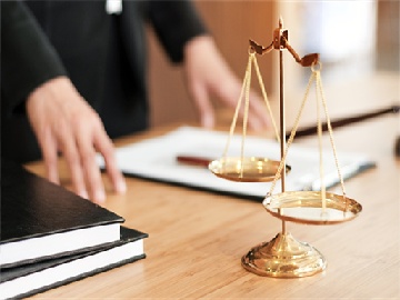 员工一个月加班近160小时被通报表扬合法吗？