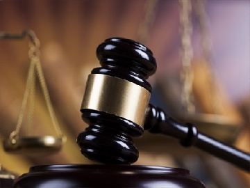 骑电瓶车时被交警拉摔倒怎么处理